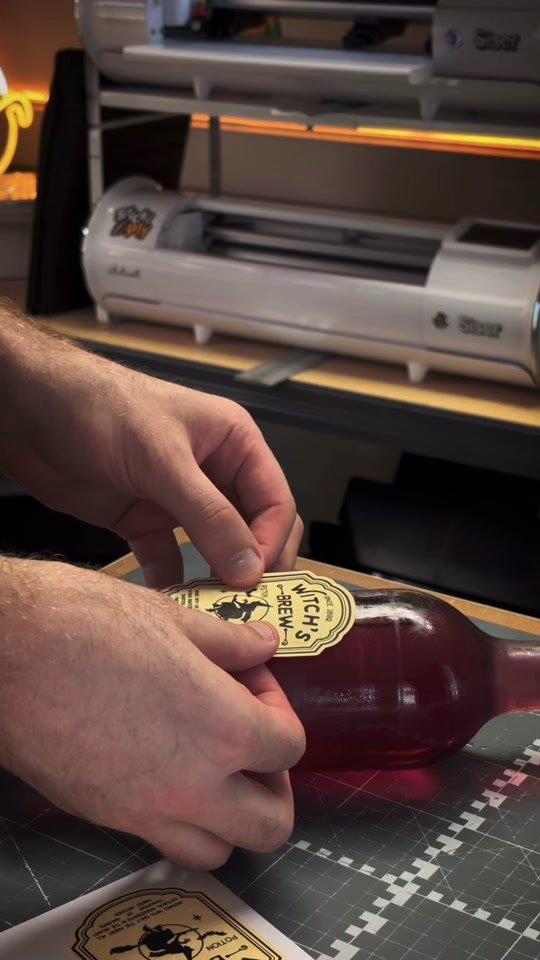 Farvning med te af mat vinyl klistermærkepapir til uhyggelige vintageetiketter - Stickiply